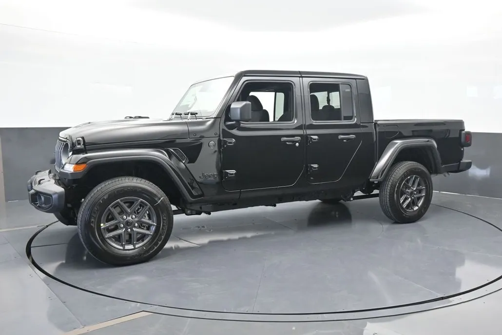 2025 Jeep Gladiator Sport S photo 1