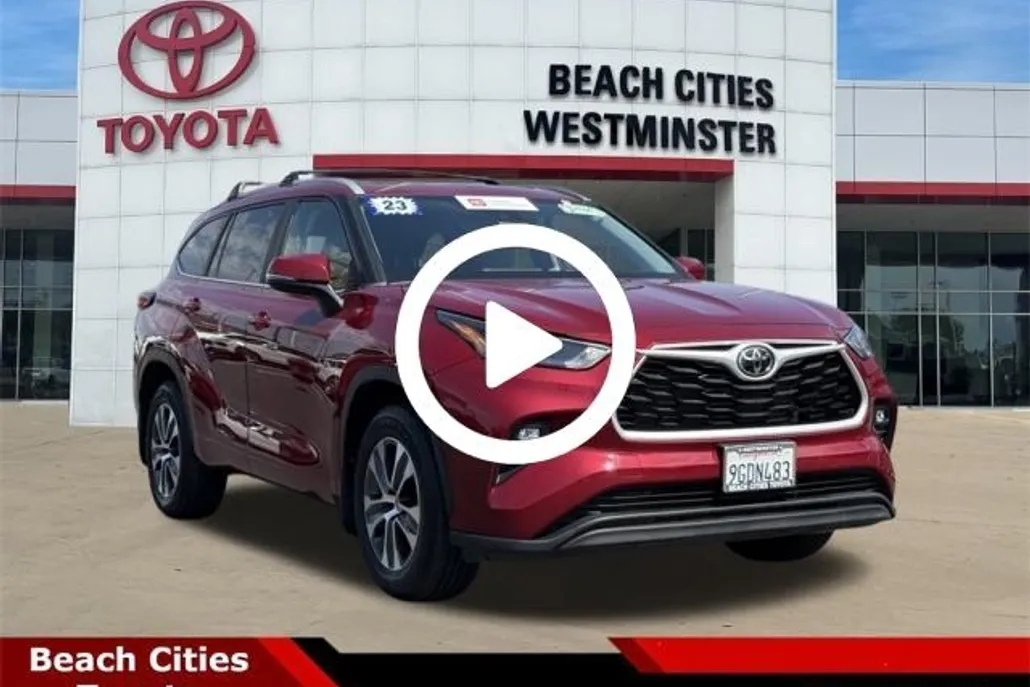 2023 Toyota Highlander XLE photo 1