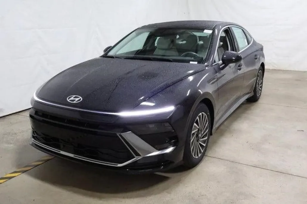 2025 Hyundai Sonata Hybrid SEL photo 1