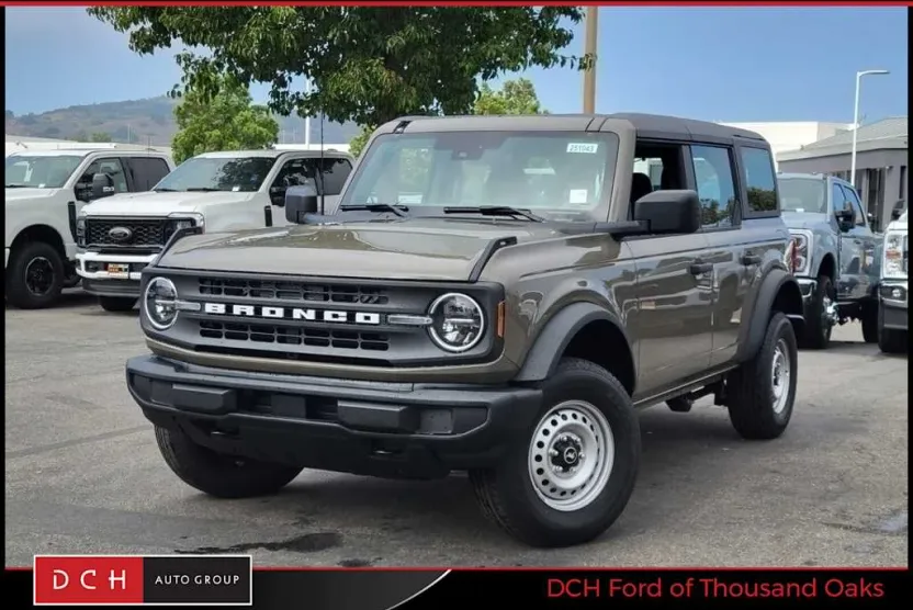 2025 Ford Bronco Base photo 1
