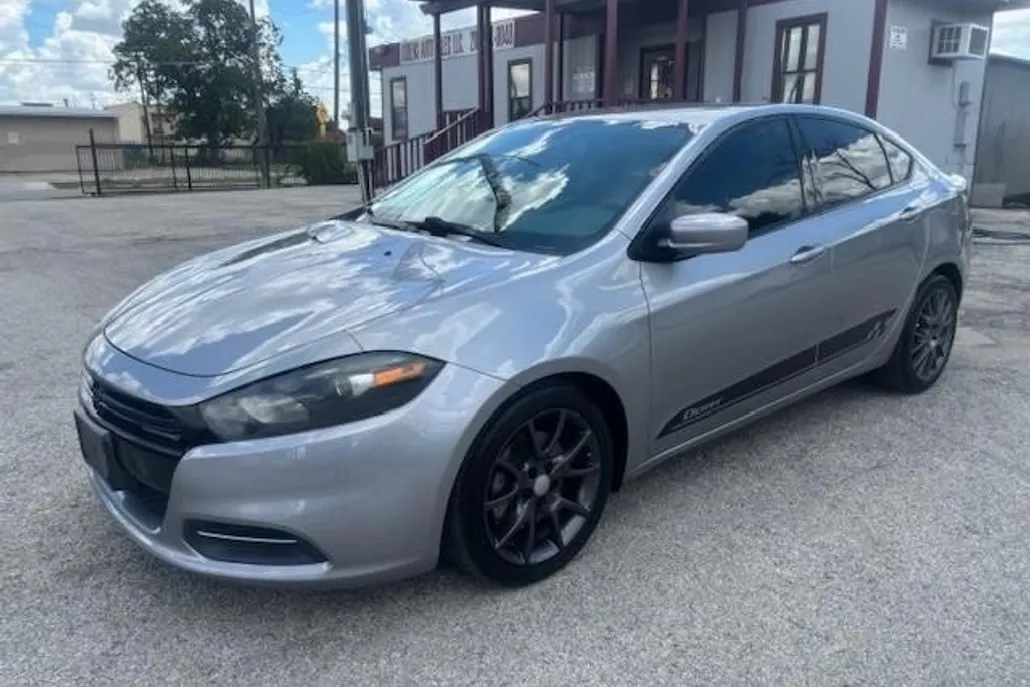 2016 Dodge Dart SE photo 1