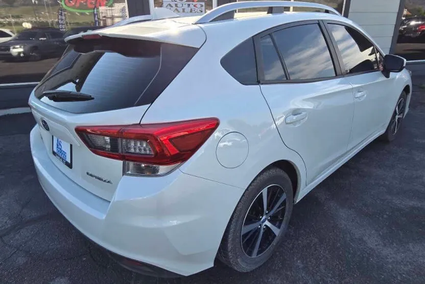 2023 Subaru Impreza Premium photo 1