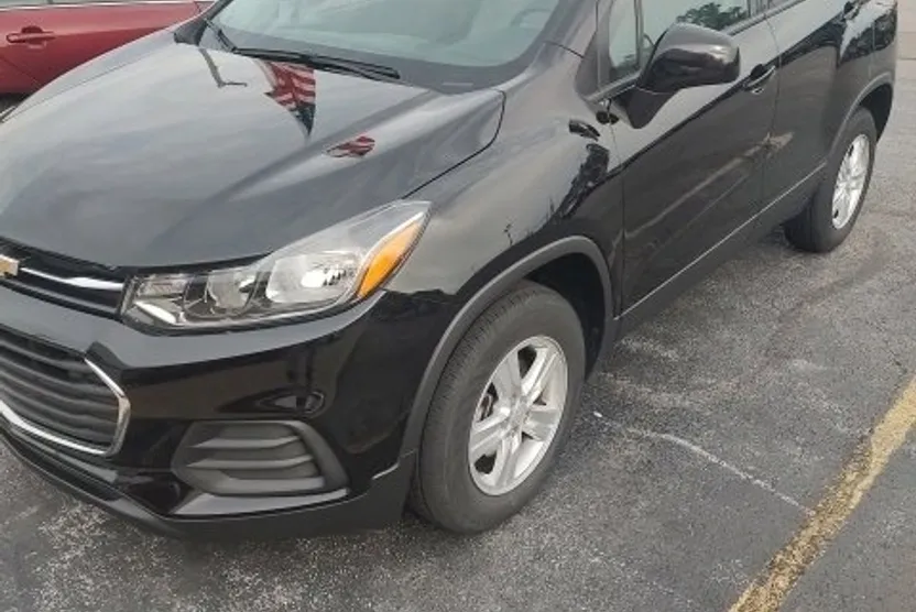 2022 Chevrolet Trax LS photo 1
