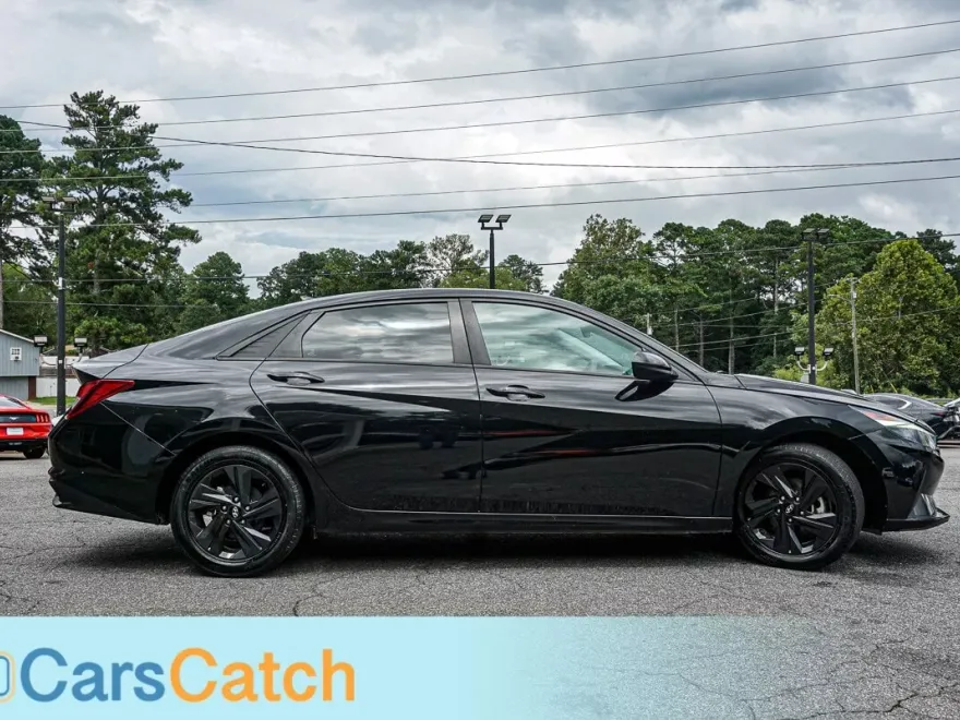 2022 Hyundai Elantra SEL photo 1