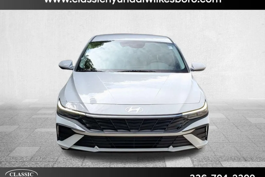 2025 Hyundai Elantra SE photo 1