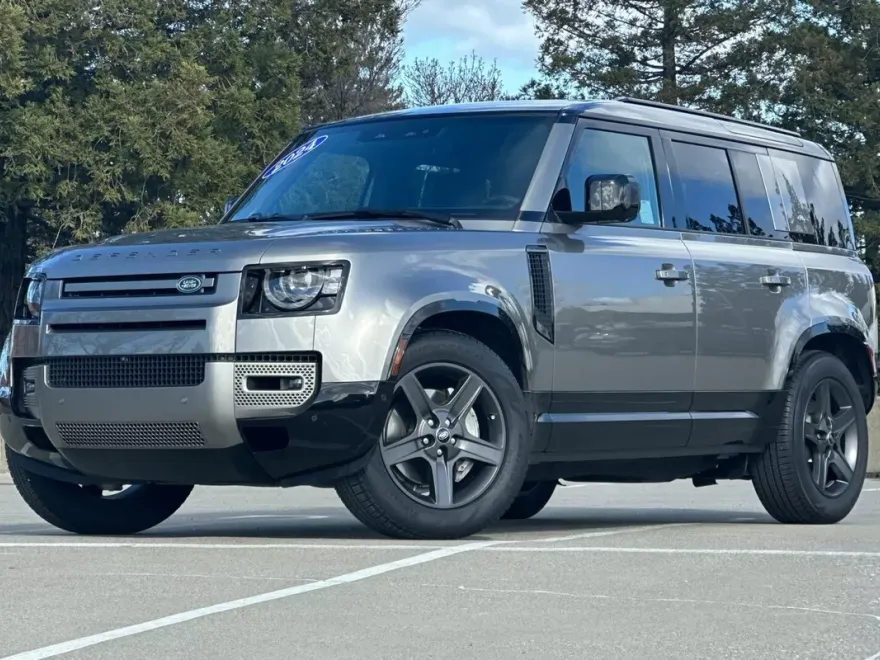 2024 Land Rover Defender X-Dynamic SE photo 1