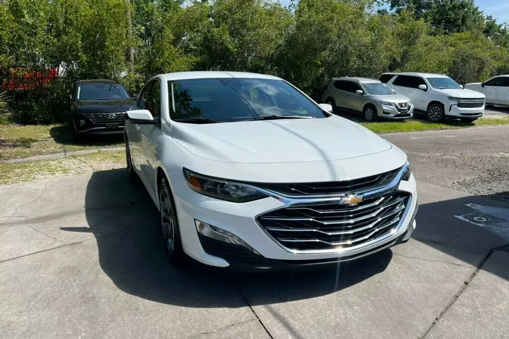 2024 Chevrolet Malibu 1LT photo 1