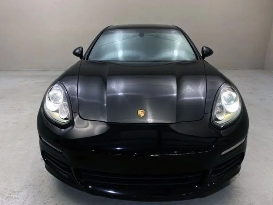 2015 Porsche Panamera 4 photo 1