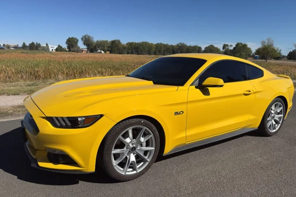 2015 Ford Mustang GT Premium photo 1