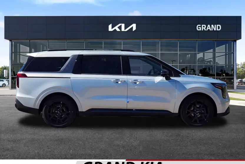 2025 Kia Carnival SX Prestige photo 1