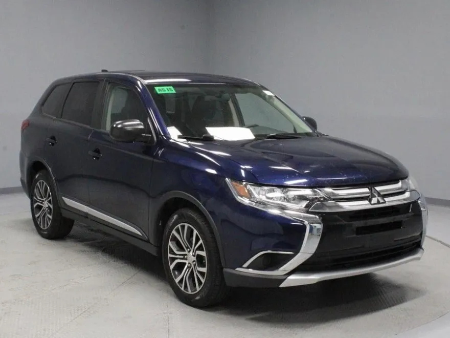 2017 Mitsubishi Outlander ES photo 1