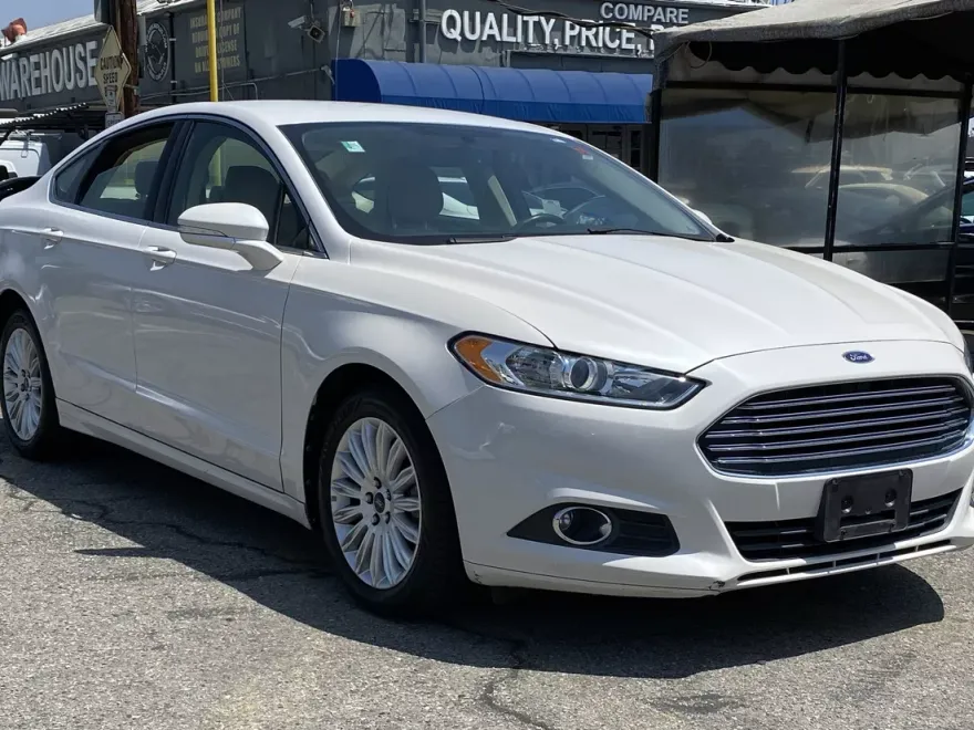 2013 Ford Fusion SE Hybrid photo 1