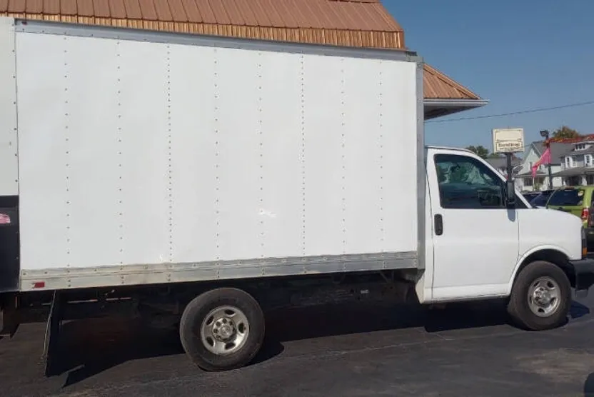 2018 Chevrolet Express 3500 Cutaway photo 1