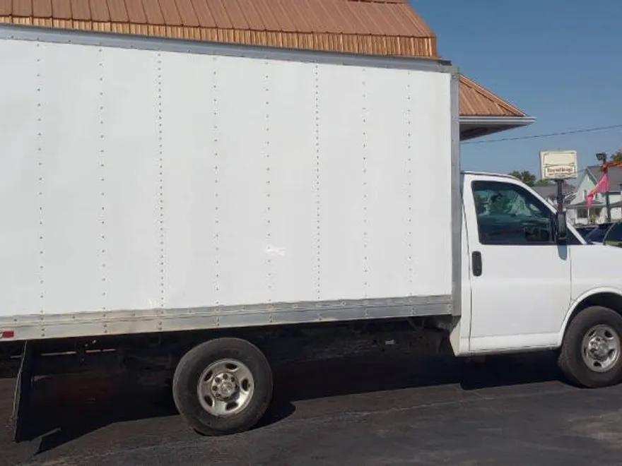 2018 Chevrolet Express 3500 Cutaway photo 1