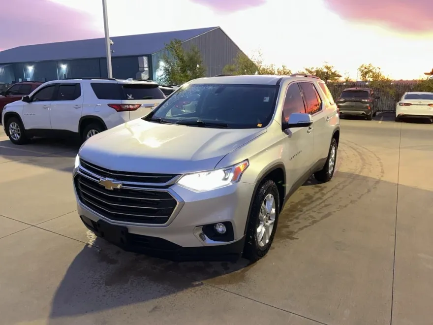 2019 Chevrolet Traverse Cloth 1LT photo 1