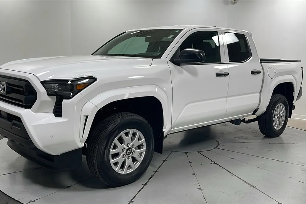 2024 Toyota Tacoma SR 4x4 Double Cab photo 1