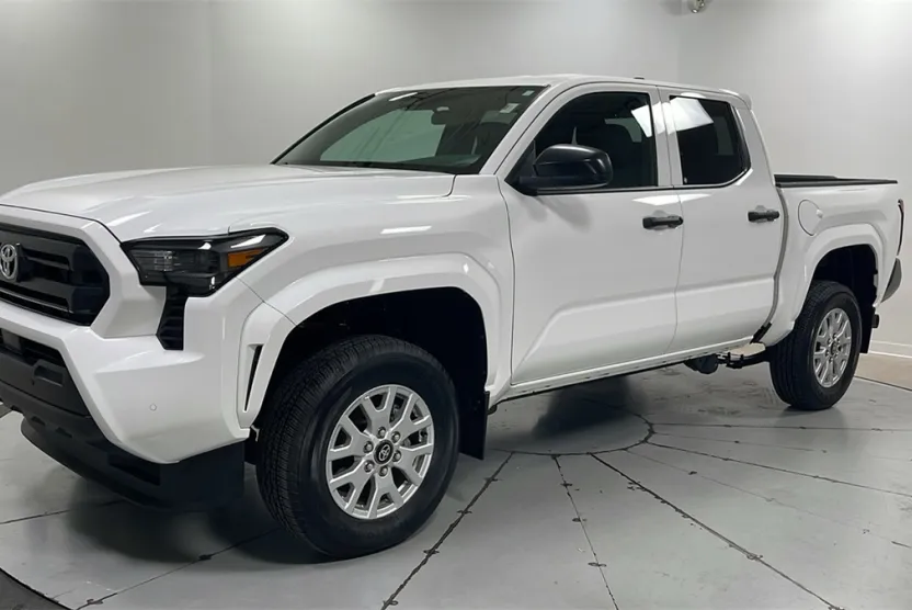 2024 Toyota Tacoma SR 4x4 Double Cab photo 1