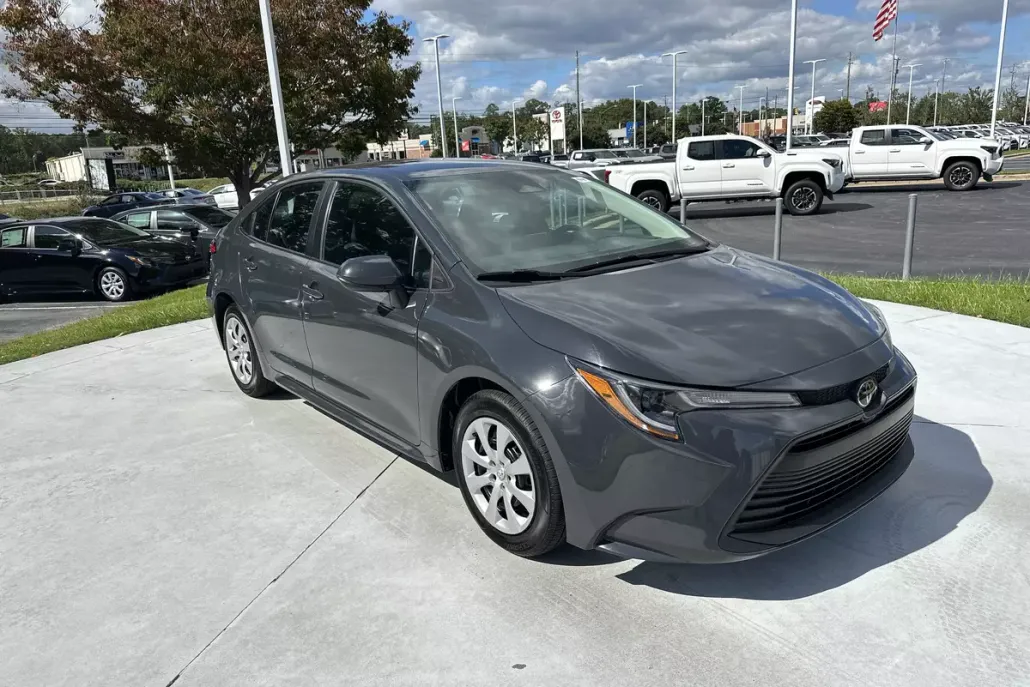 2024 Toyota Corolla LE photo 1