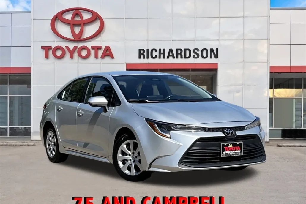 2024 Toyota Corolla LE photo 1