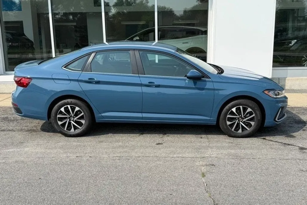 2025 Volkswagen Jetta 1.5T S photo 1