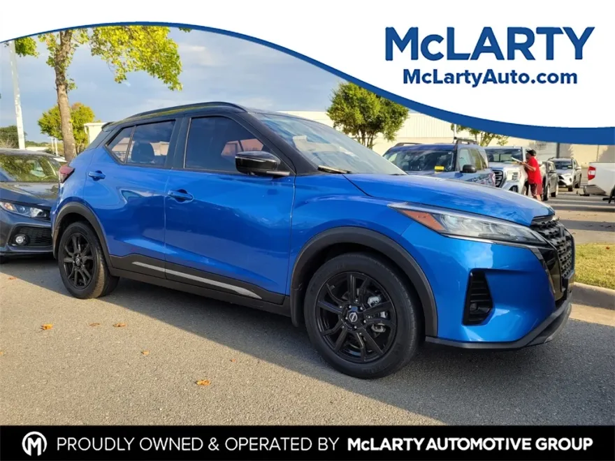 2023 Nissan Kicks SR photo 1