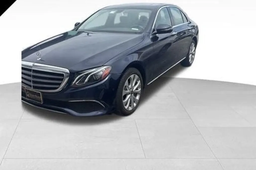 2018 Mercedes Benz E 300 4MATIC photo 1