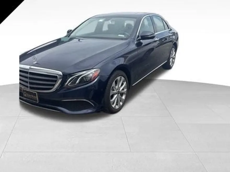 2018 Mercedes Benz E 300 4MATIC photo 1