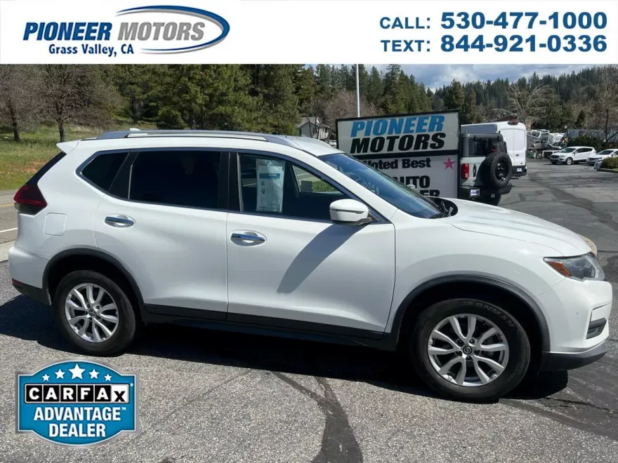 2019 Nissan Rogue AWD SV photo 1