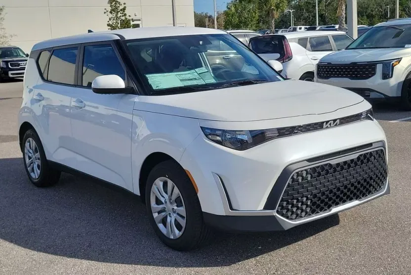 2025 Kia Soul LX photo 1