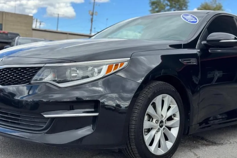 2018 Kia Optima LX photo 1