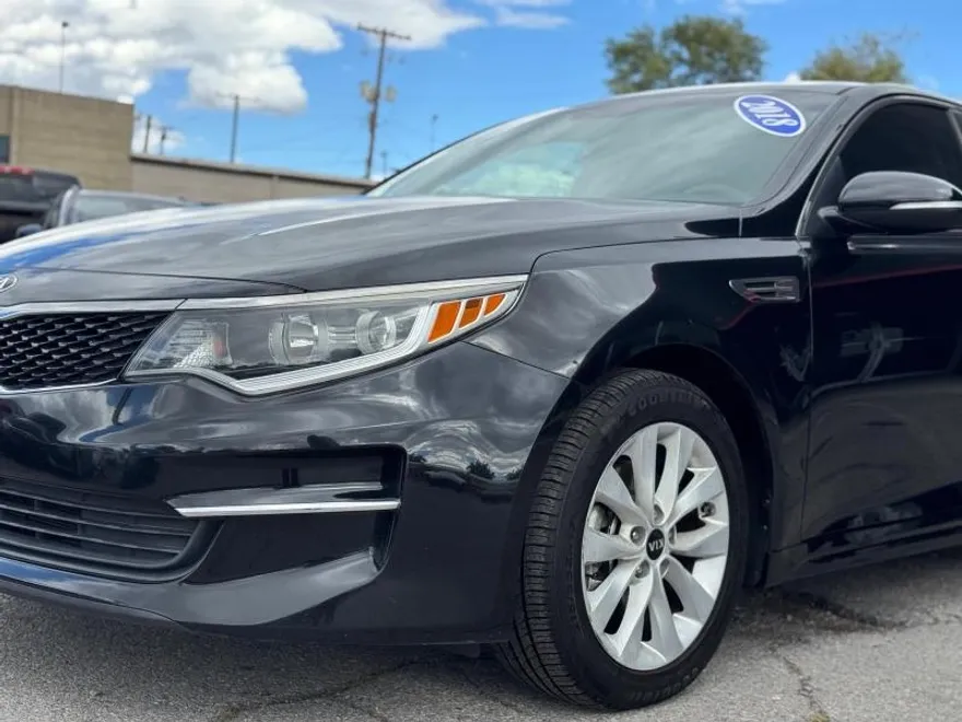 2018 Kia Optima LX photo 1
