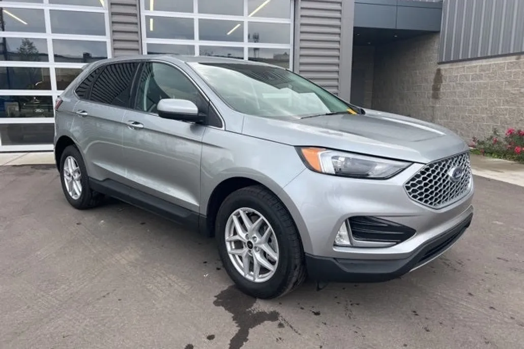 2024 Ford Edge SEL photo 1