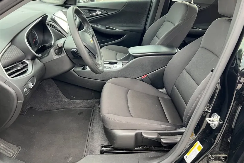 2023 Chevrolet Malibu LS photo 1