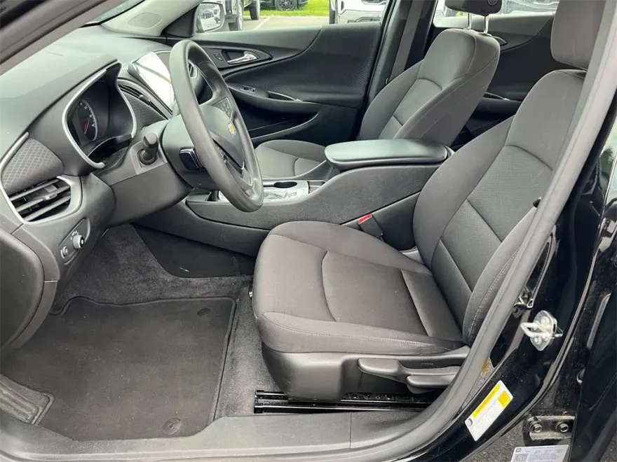 2023 Chevrolet Malibu LS photo 1