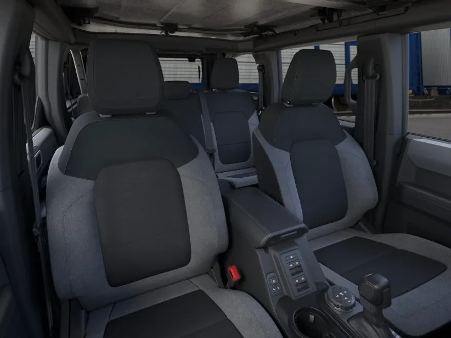 2025 Ford Bronco Base photo 1