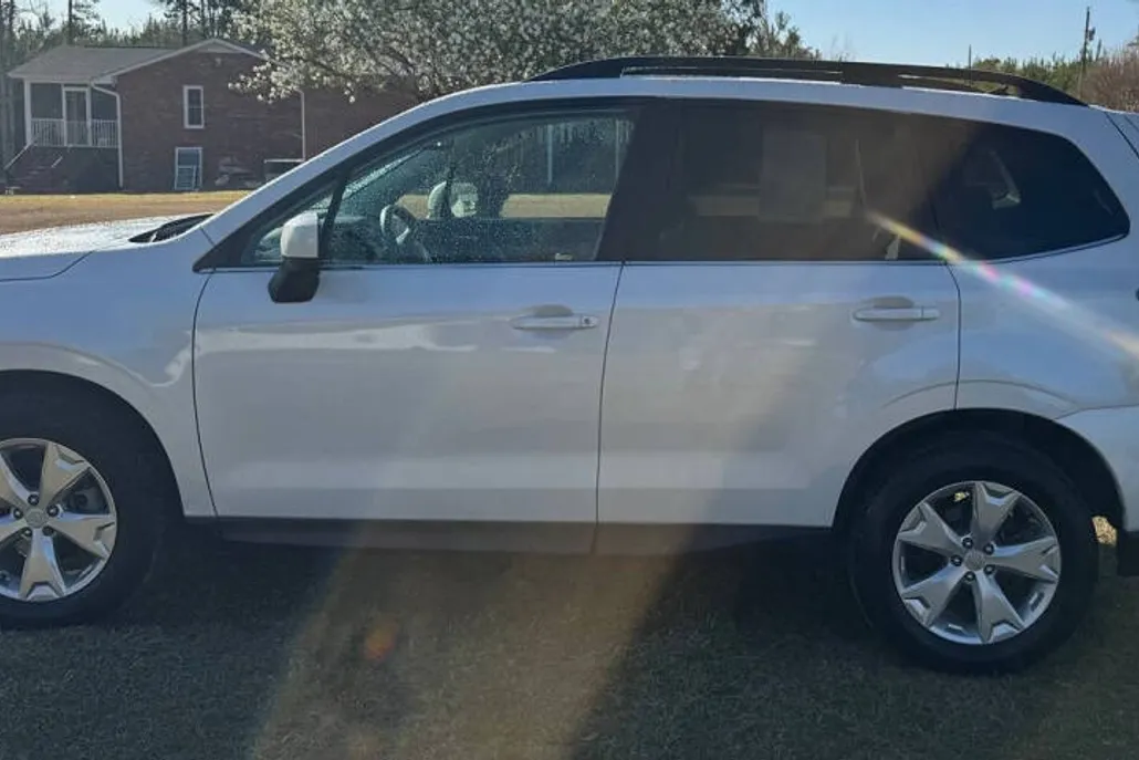 2015 Subaru Forester 2.5i Limited photo 1