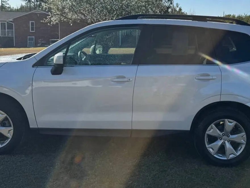 2015 Subaru Forester 2.5i Limited photo 1