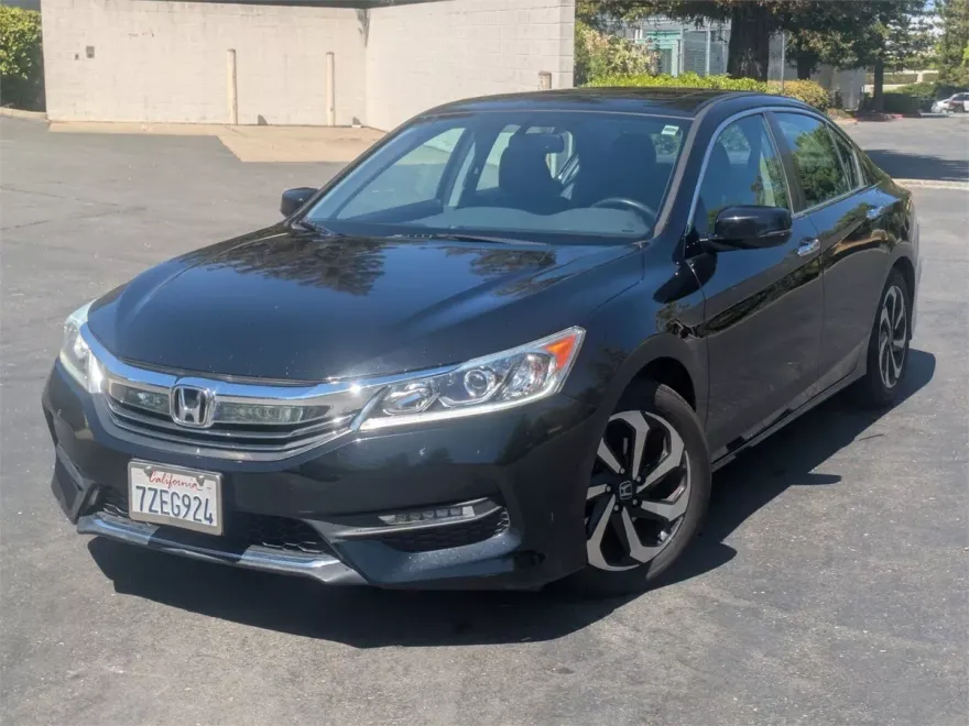 2017 Honda Accord EX-L photo 1
