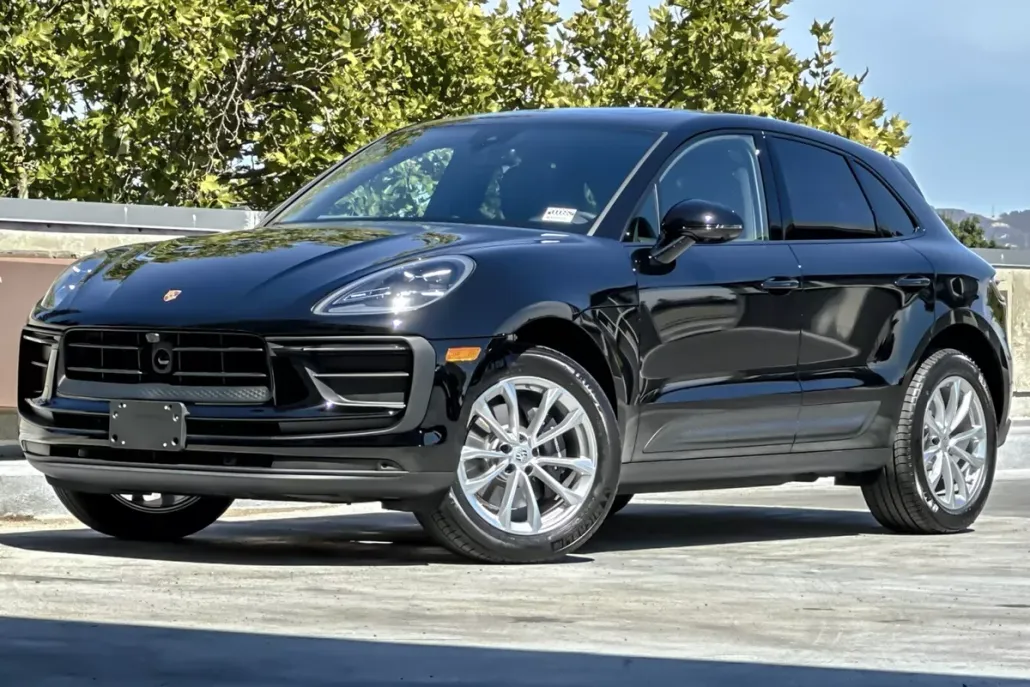 2025 Porsche Macan T photo 1