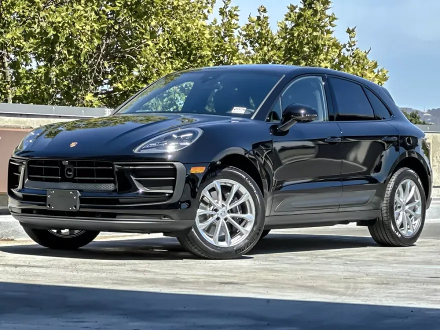 2025 Porsche Macan T photo 1