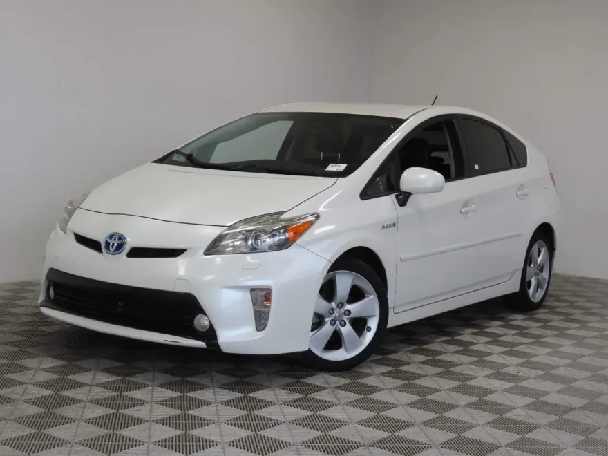 2013 Toyota Prius Five photo 1