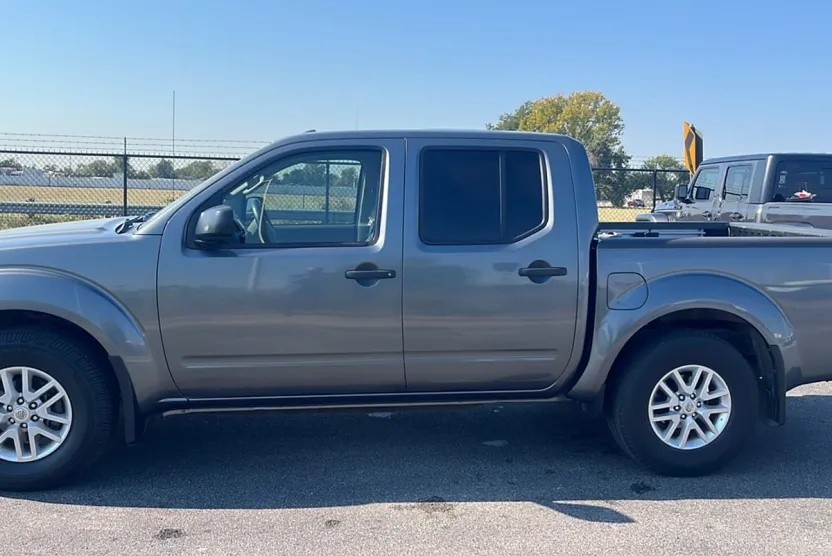 2017 Nissan Frontier SV photo 1
