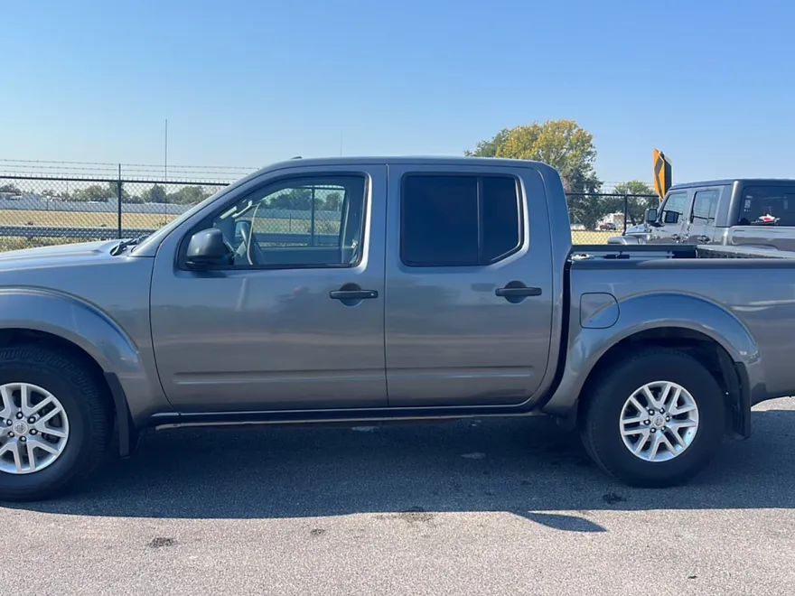 2017 Nissan Frontier SV photo 1