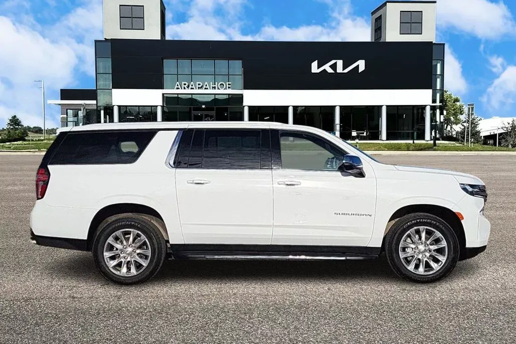 2023 Chevrolet Suburban Premier photo 1