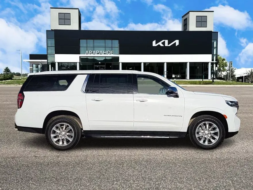 2023 Chevrolet Suburban Premier photo 1