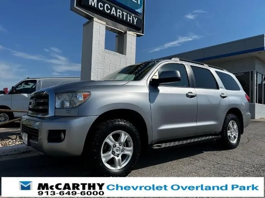 2017 Toyota Sequoia SR5 photo 1