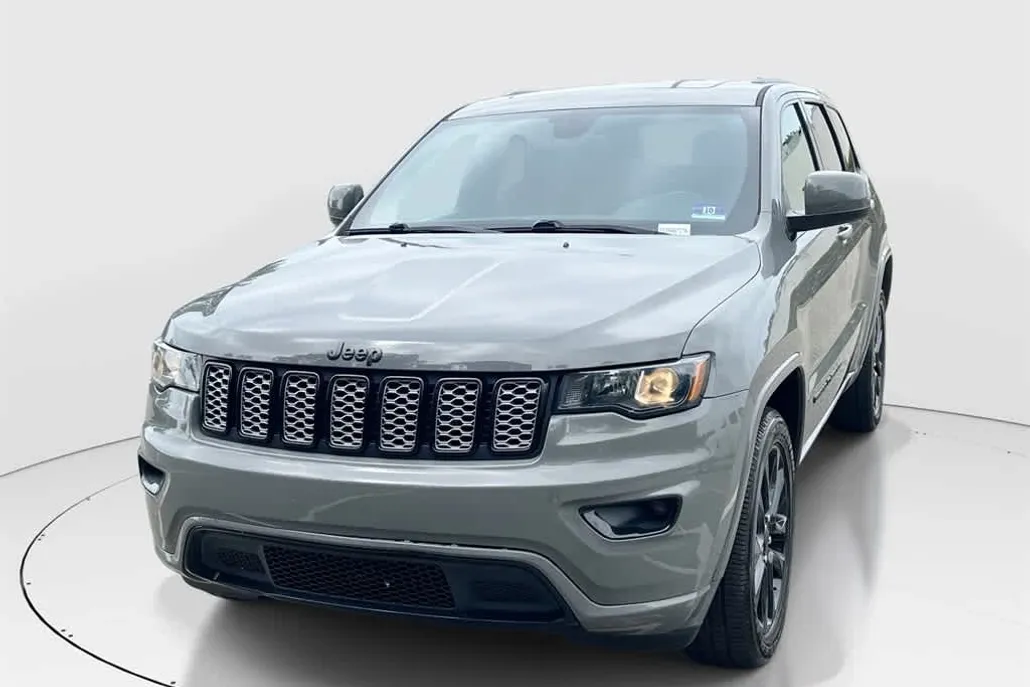2020 Jeep Grand Cherokee Altitude photo 1