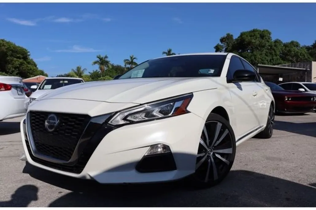 2020 Nissan Altima 2.5 SR photo 1