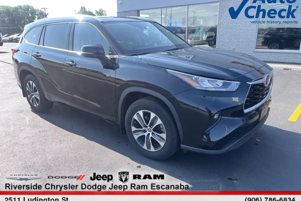 2021 Toyota Highlander XLE photo 1