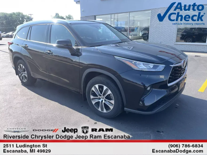 2021 Toyota Highlander XLE photo 1